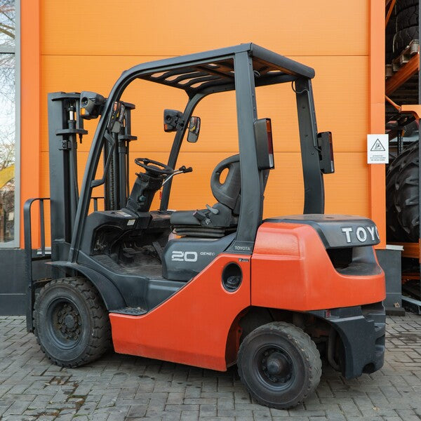 Восстановленный бензиновый вилочный погрузчик 8FGL20