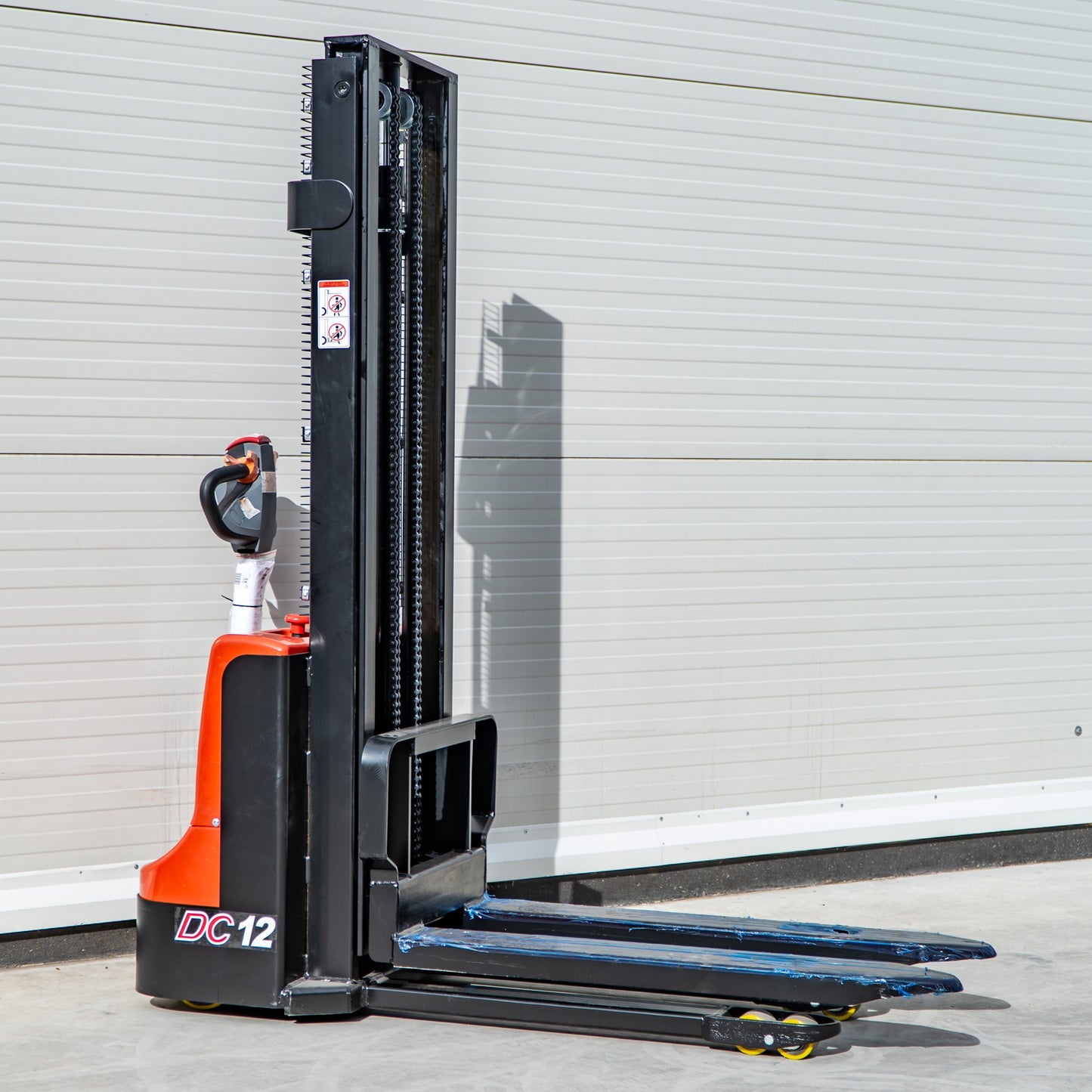 Электрическая тележка для поддонов с мачтой CDD15J M400